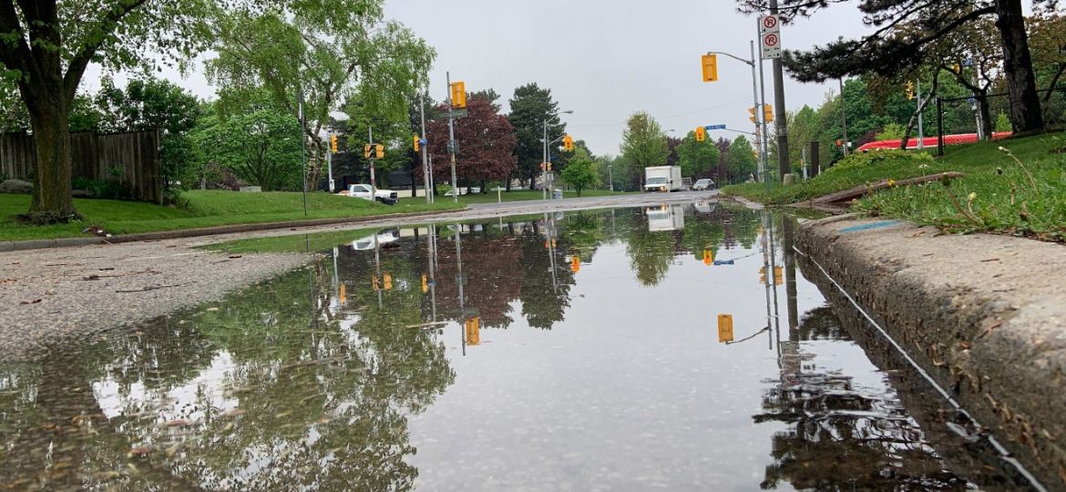 residential-neighborhood-affected-by-flood-in-canada-min2
