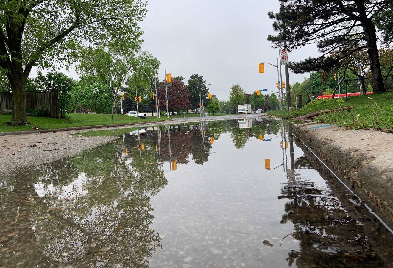 residential-neighborhood-affected-by-flood-in-canada-min2